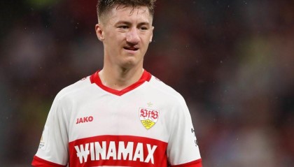 记者：曼联代表团目前正在斯图加特，希望签下施蒂勒