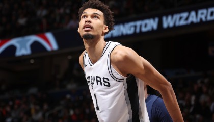 前火箭状元：马刺需放慢文班节奏 他的身体没准备好应对82场比赛